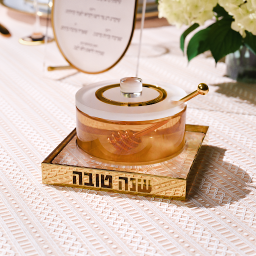 How to Choose a Honey Dish for Rosh Hashanah (5787 Buyer's Guide)